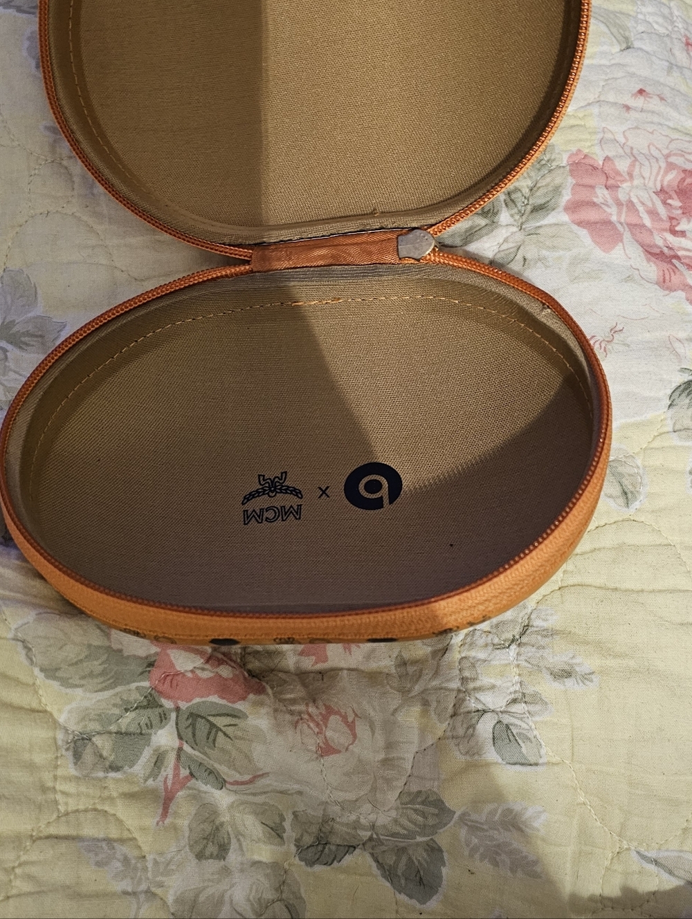 MCM Cognac/Black Logo Studded Oval Beats Headphones Casr - Picture 4 of 5